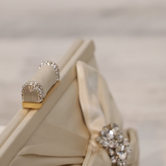 Badgley Mischka Rhinestone Bow Guile Clutch Ivory  Evening Bag - Picture 8 of 13